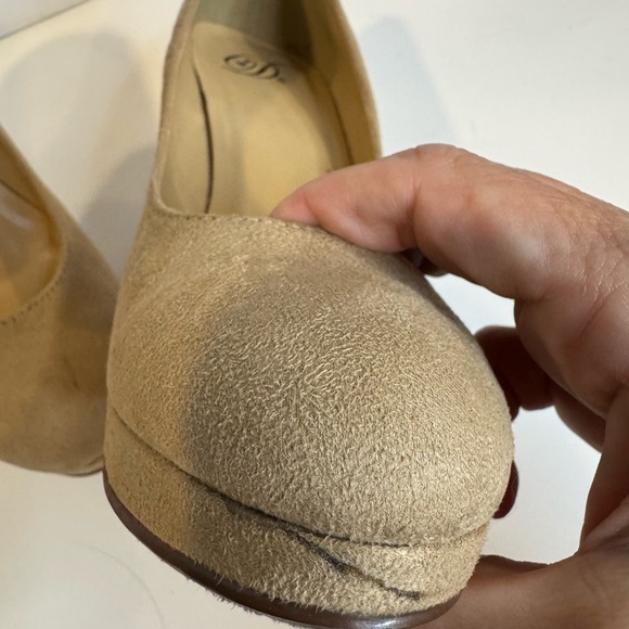 Delicious Beige Women's Heels size  7.5 - Picture 4 of 11